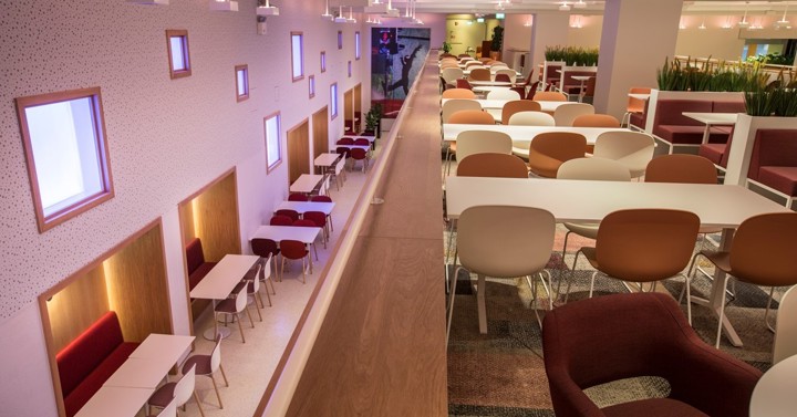 Falske LED Vinduer Bravida 02 Red Foto Tomasz Majewski 02 16 9